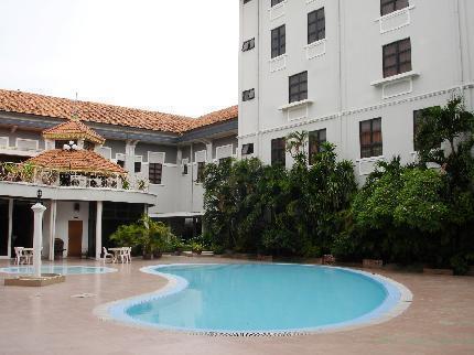 Holiday Hotel Phnom Penh Bagian luar foto