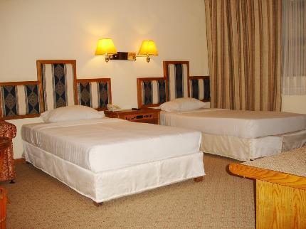 Holiday Hotel Phnom Penh Bagian luar foto