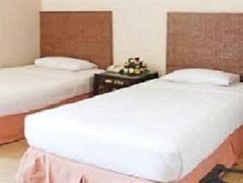 Holiday Hotel Phnom Penh Bagian luar foto