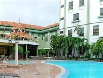 Holiday Hotel Phnom Penh Bagian luar foto