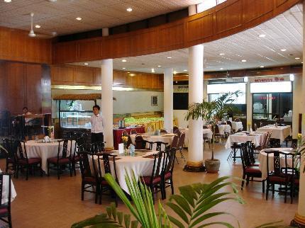 Holiday Hotel Phnom Penh Bagian luar foto
